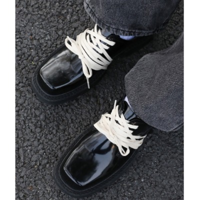 Black String Around Glossy Loafers (9988)